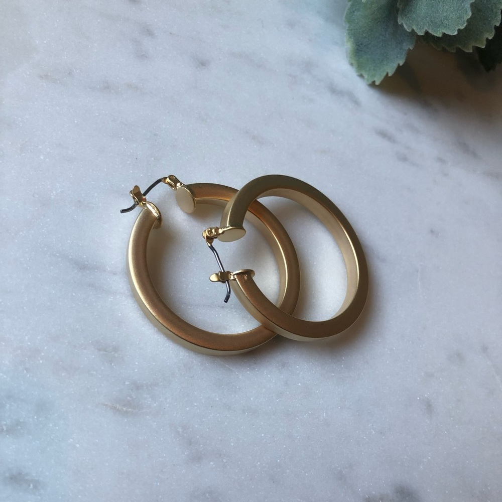 The Winnie - Vintage Matte Gold Hoop Earring - Picture 7 of 8